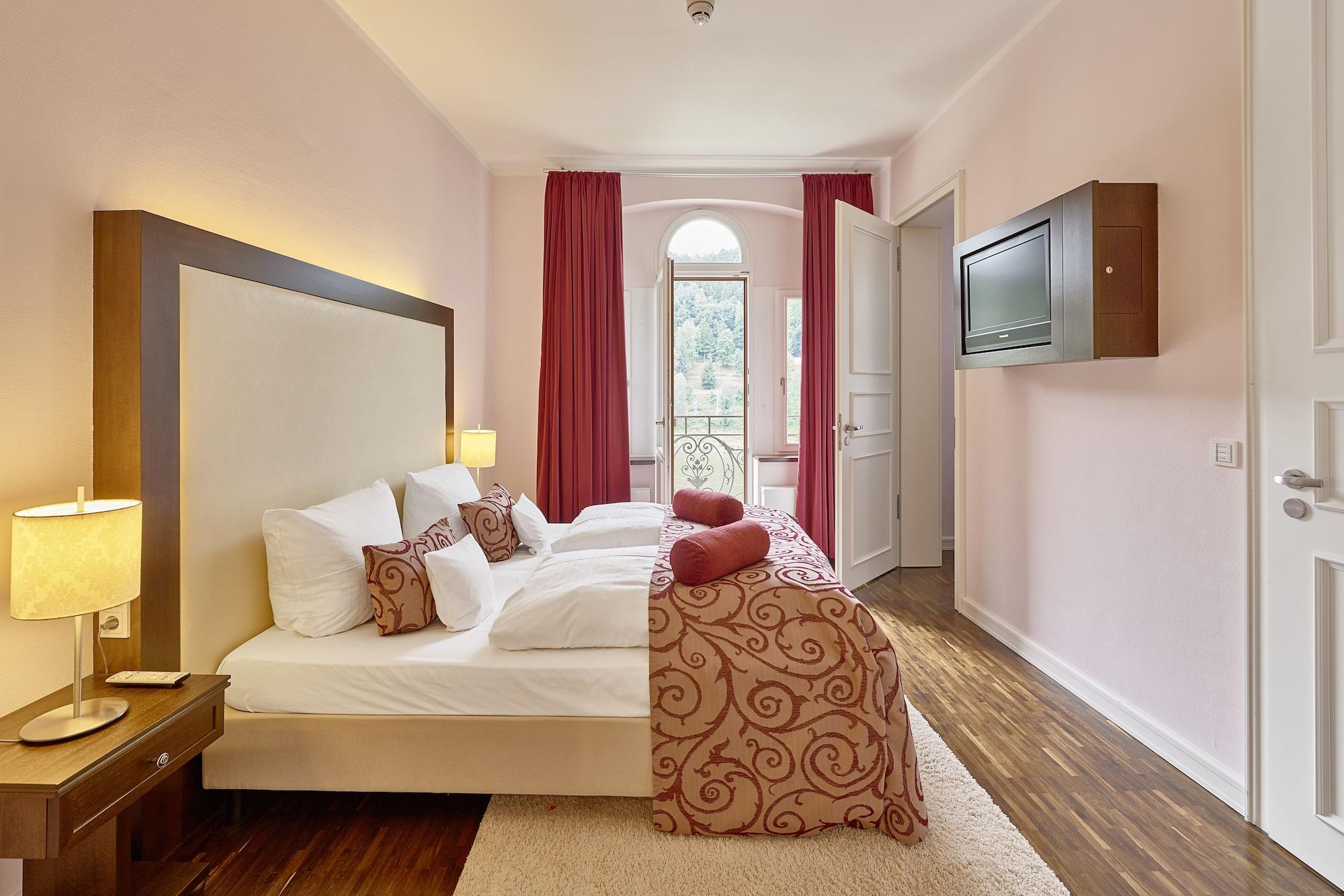 Hotel Elbresidenz An Der Therme Bad Schandau Dış mekan fotoğraf A typical hotel room
